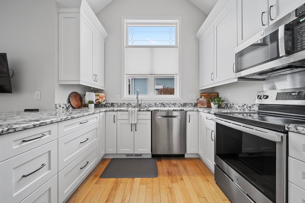 Photo of 10 Houston Drive #10, Nashua, NH 03062 (MLS # 5077088)