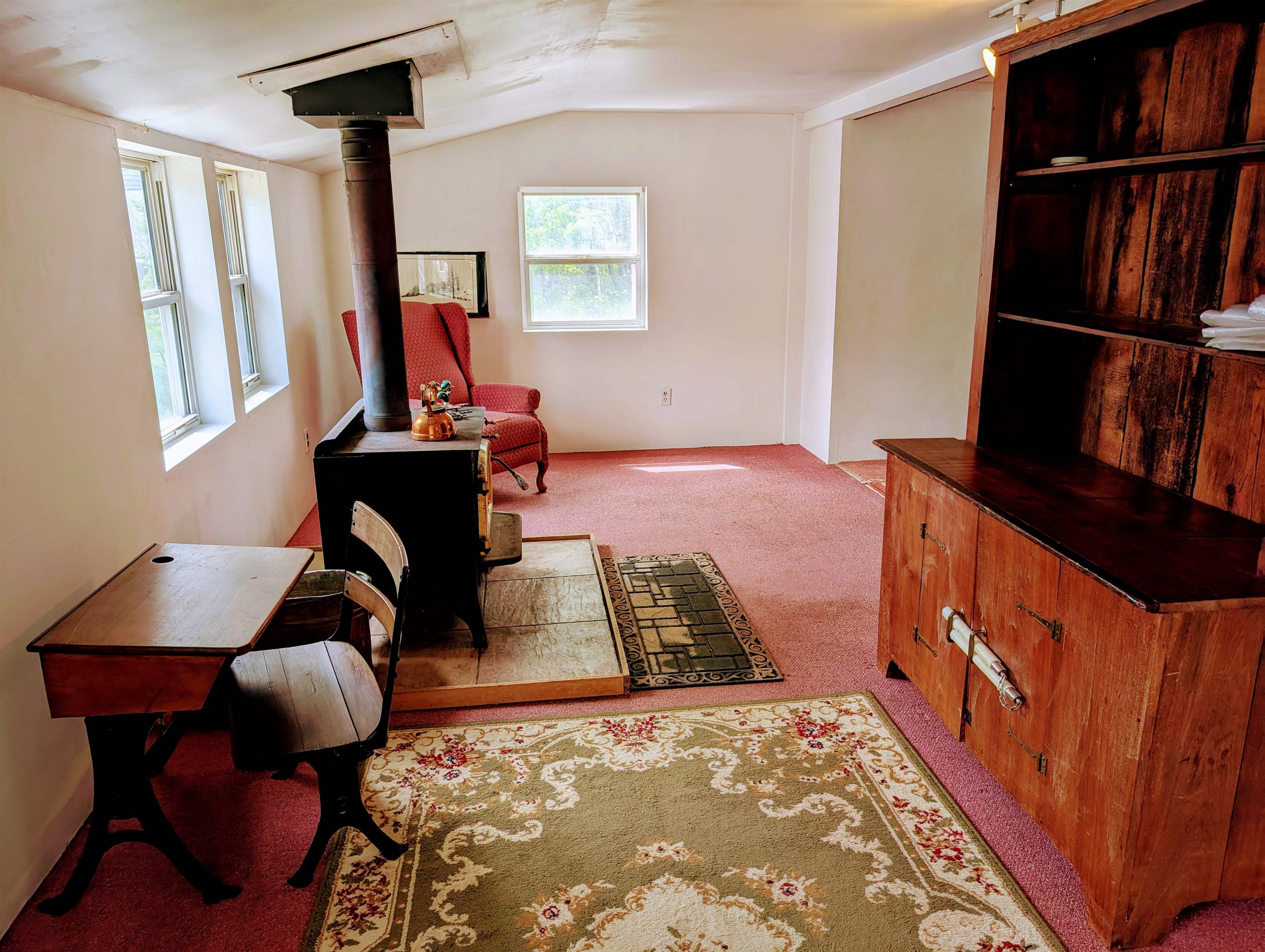 281 Riverside Drive