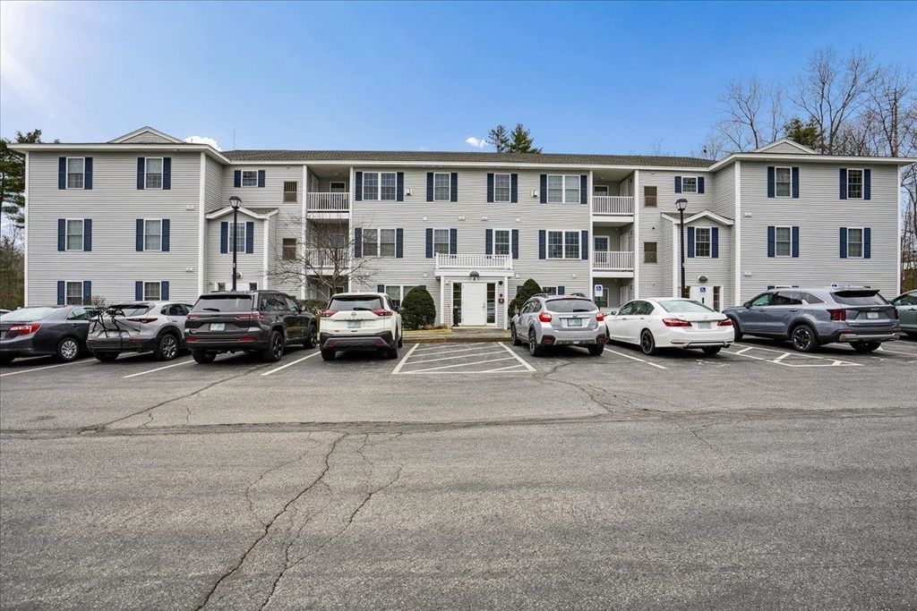 Photo of 4 Crestview Circle #108, Londonderry, NH 03053 (MLS # 5080344)