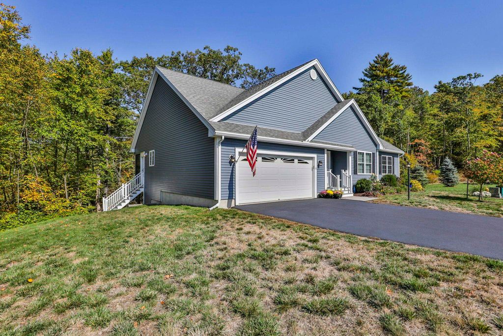Photo of 16 Strawberry Lane, Hooksett, NH 03106 (MLS # 5064882)