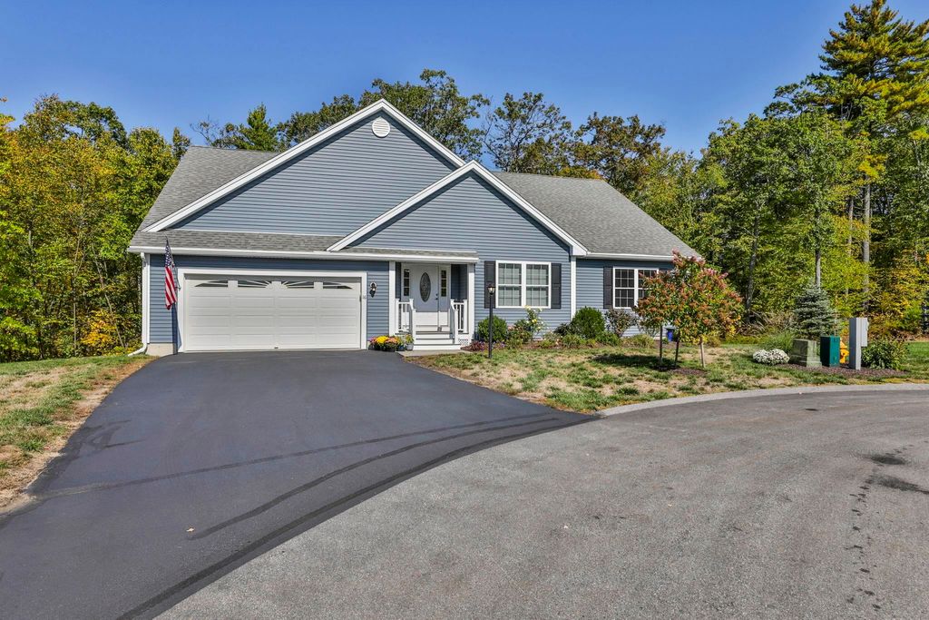 Photo of 16 Strawberry Lane, Hooksett, NH 03106 (MLS # 5064882)