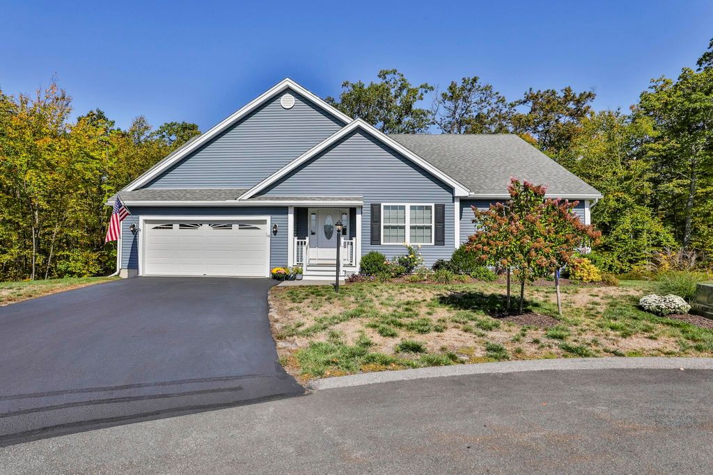 Photo of 16 Strawberry Lane, Hooksett, NH 03106 (MLS # 5064882)