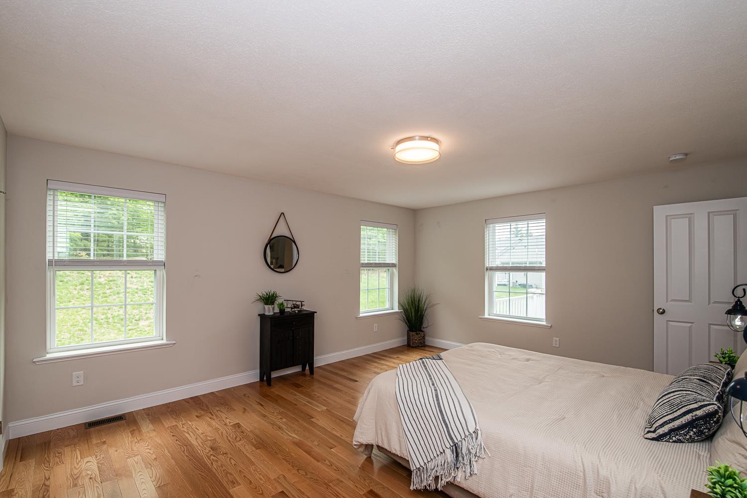 Hampstead, New Hampshire 03826, United States, 2 Bedrooms Bedrooms, ,3 BathroomsBathrooms,Residential,Active,132354