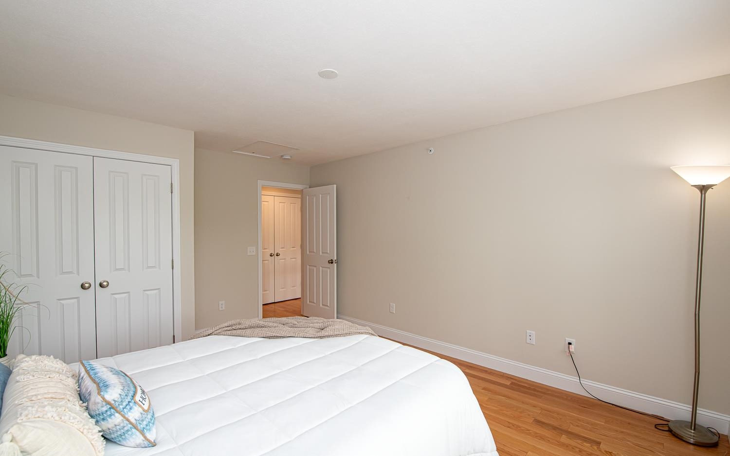 Hampstead, New Hampshire 03826, United States, 2 Bedrooms Bedrooms, ,3 BathroomsBathrooms,Residential,Active,132354