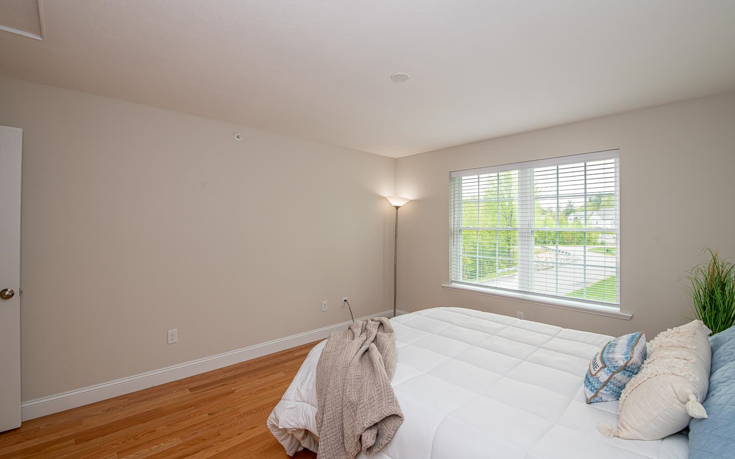 Hampstead, New Hampshire 03826, United States, 2 Bedrooms Bedrooms, ,3 BathroomsBathrooms,Residential,Active,132354