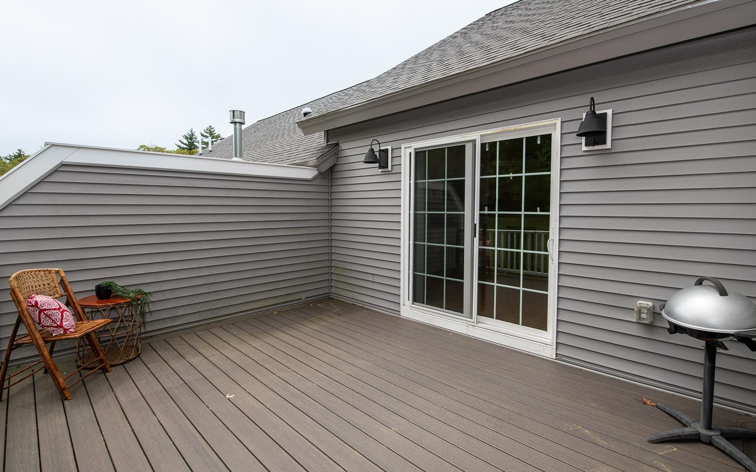 Hampstead, New Hampshire 03826, United States, 2 Bedrooms Bedrooms, ,3 BathroomsBathrooms,Residential,Active,132354