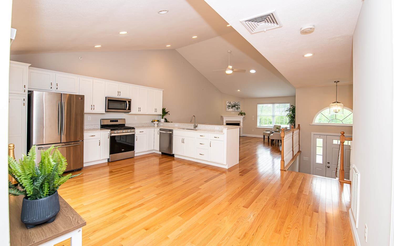 Hampstead, New Hampshire 03826, United States, 2 Bedrooms Bedrooms, ,3 BathroomsBathrooms,Residential,Active,132354