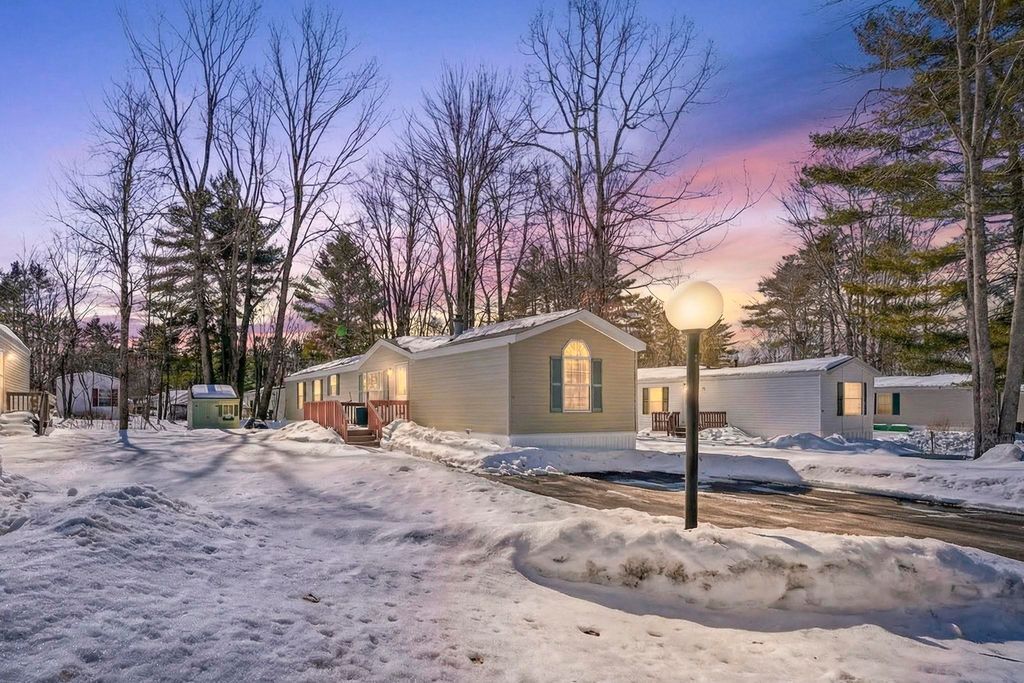 Photo of 117 Colonial Village, Somersworth, NH 03878 (MLS # 5078222)