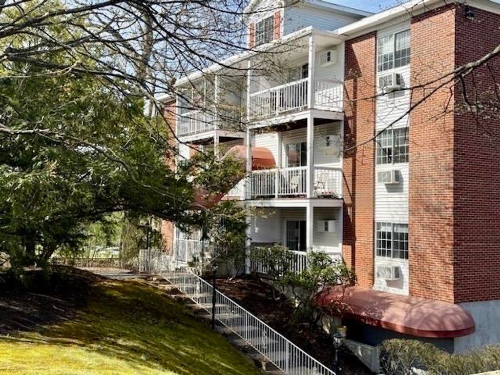 Photo of 490 River Road #31, Manchester, NH 03104 (MLS # 5079381)