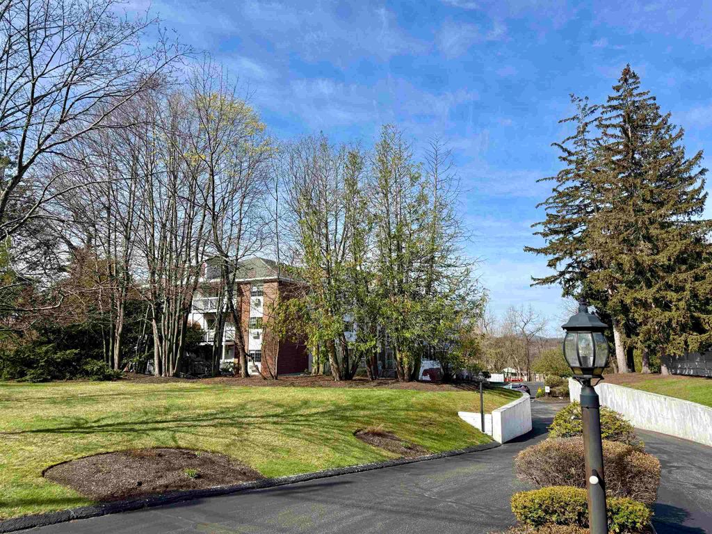 Photo of 490 River Road #31, Manchester, NH 03104 (MLS # 5079381)