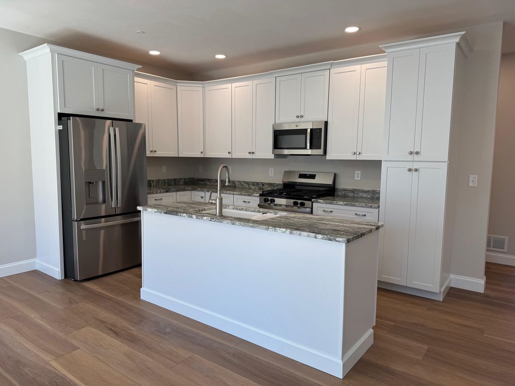 Photo of 3 Dearborn Circle, Goffstown, NH 03045 (MLS # 5079679)