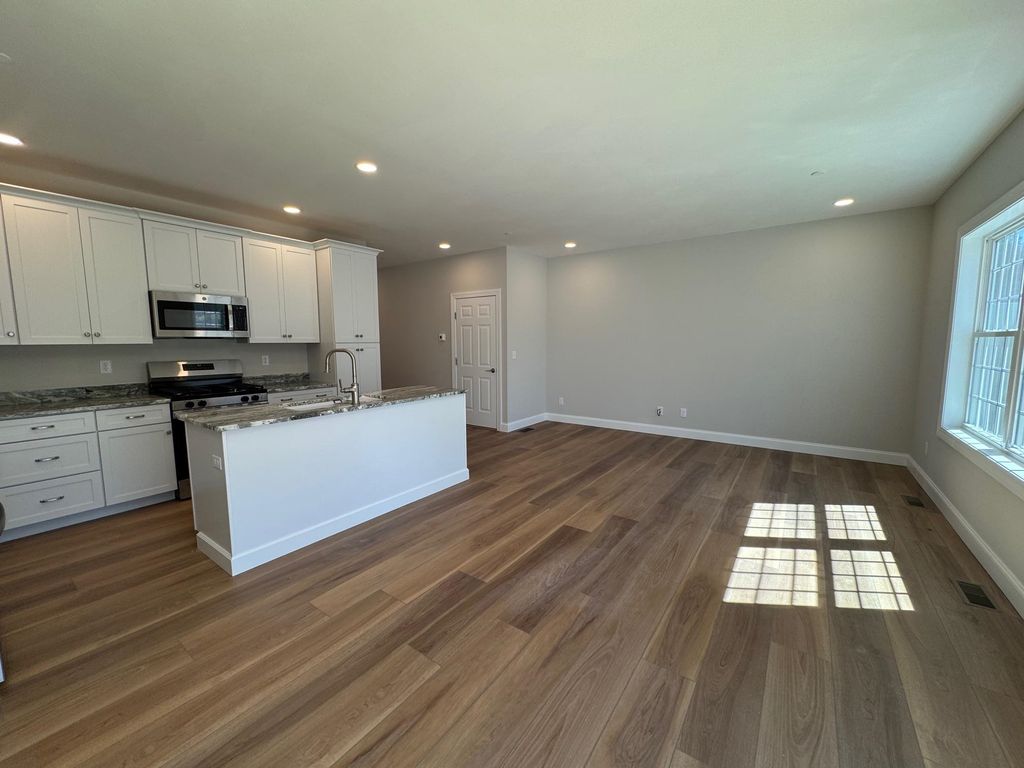 Photo of 3 Dearborn Circle, Goffstown, NH 03045 (MLS # 5079679)