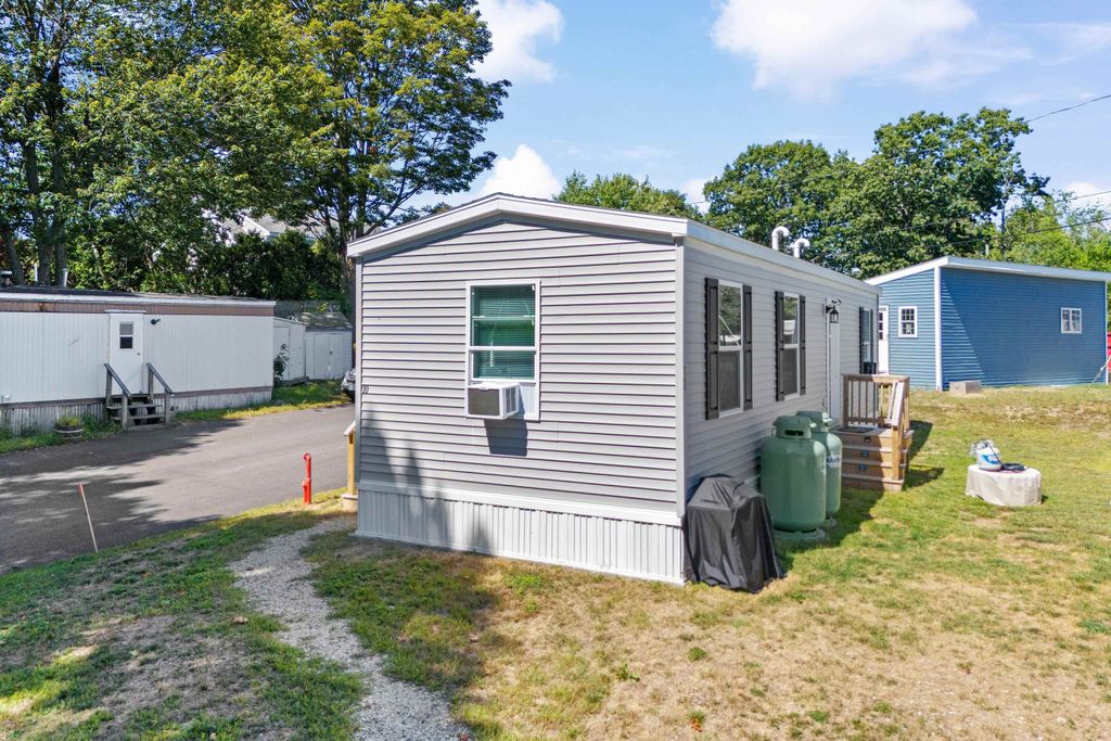 Photo of 1338 Woodbury Avenue #10, Portsmouth, NH 03801 (MLS # 5079169)