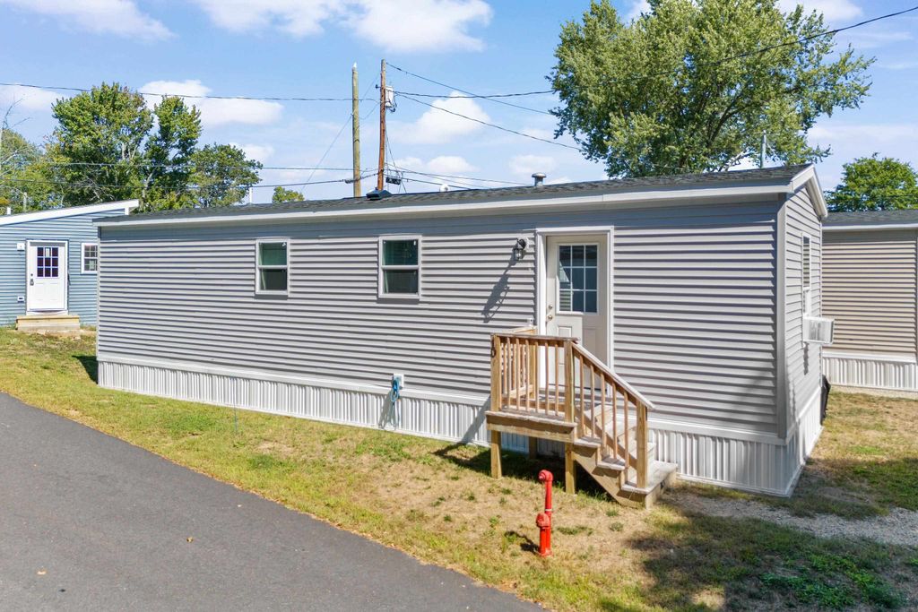 Photo of 1338 Woodbury Avenue #10, Portsmouth, NH 03801 (MLS # 5079169)