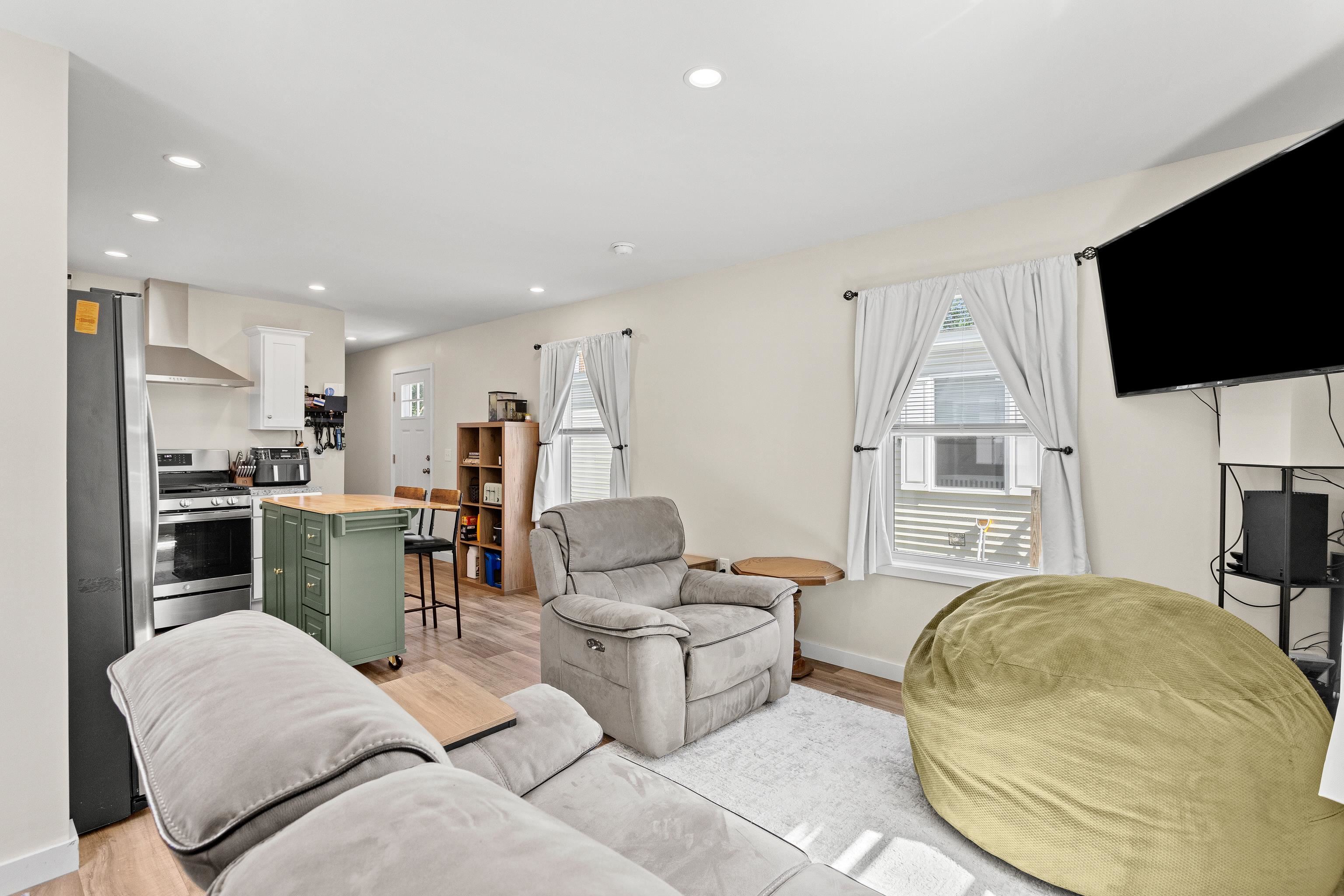 1338 Woodbury Avenue 10