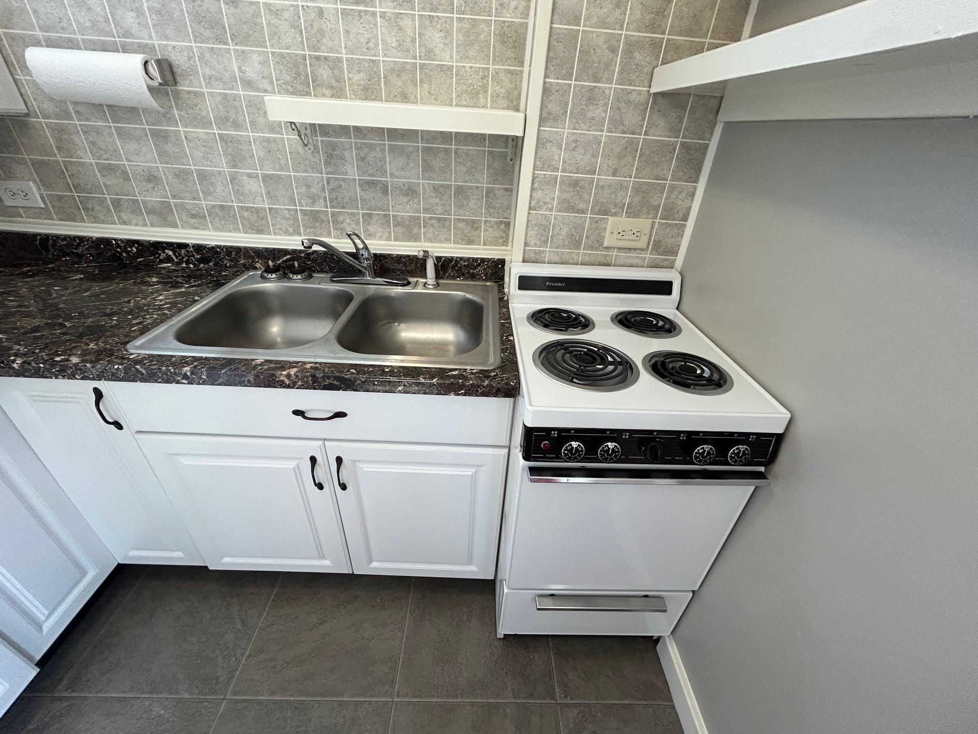 Laconia, New Hampshire 03249, United States, 1 Bedroom Bedrooms, ,1 BathroomBathrooms,Residential,Active,110636