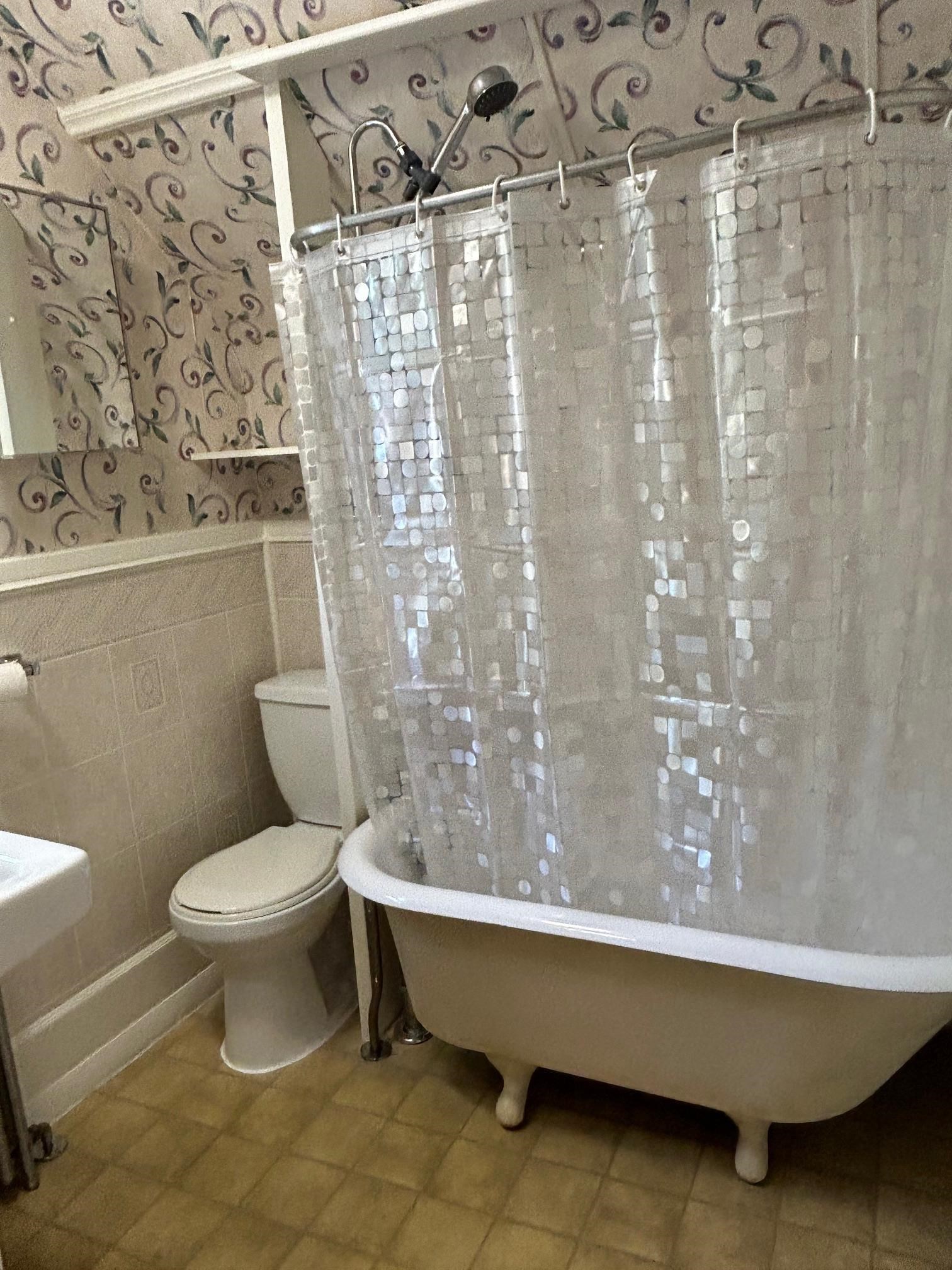 Laconia, New Hampshire 03249, United States, 1 Bedroom Bedrooms, ,1 BathroomBathrooms,Residential,Active,110636