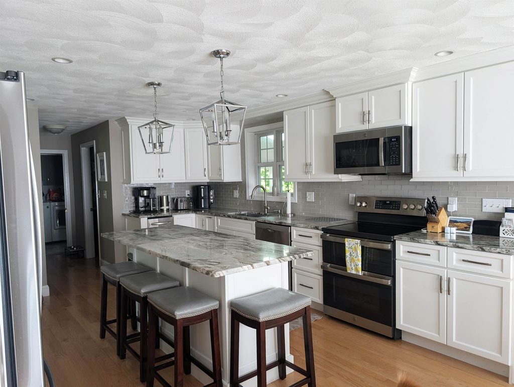 Photo of 70 Catherine Avenue, Hampstead, NH 03826 (MLS # 5089864)