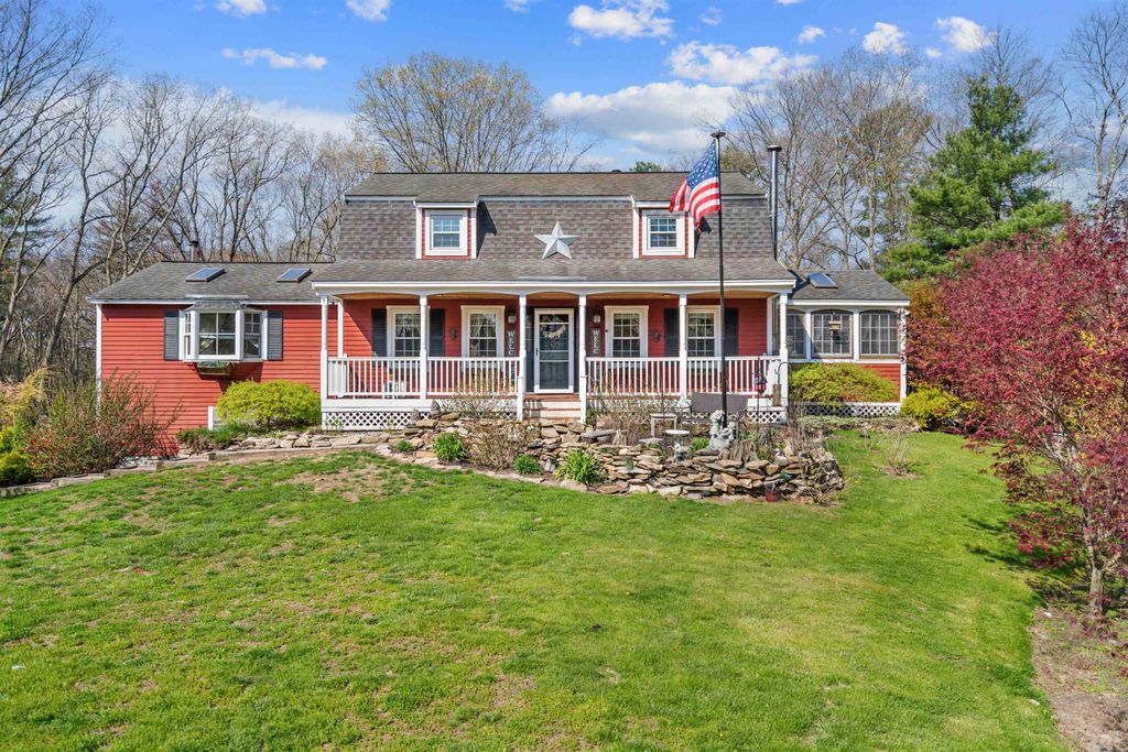 Photo of 5 Chartwell Court, Londonderry, NH 03053 (MLS # 5087652)