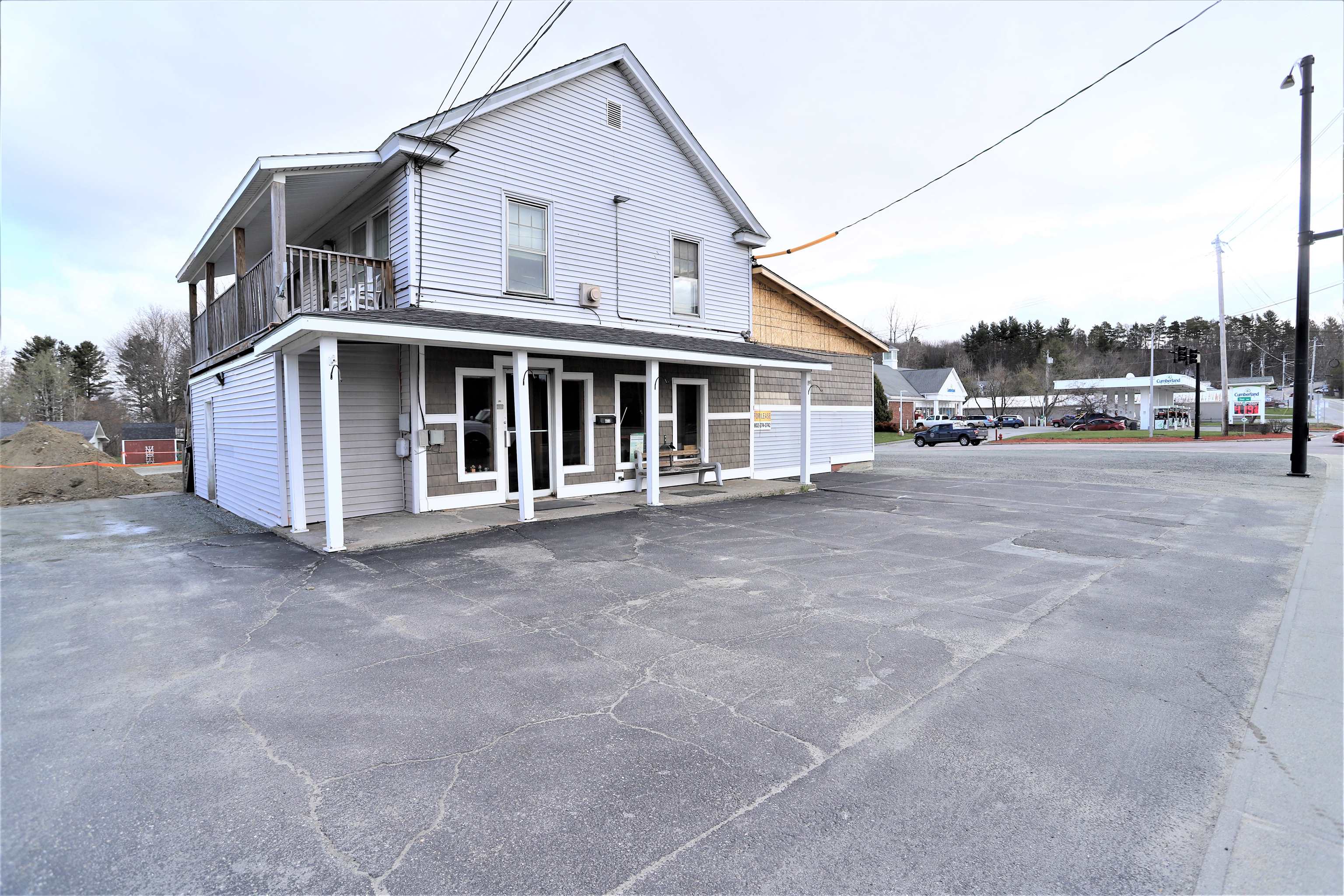 487 East Main Street