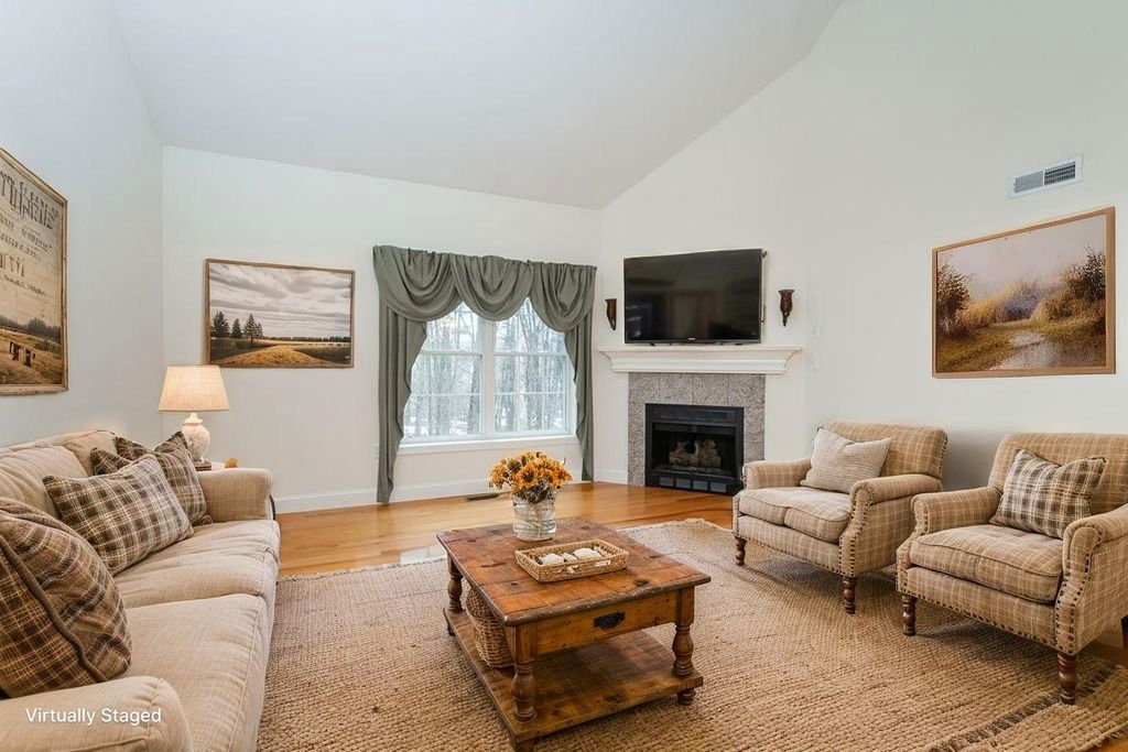 Photo of 5 Canterbury Court, Salem, NH 03079 (MLS # 5079591)