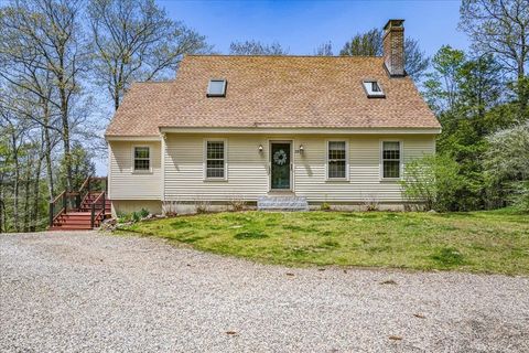 Photo of 35 Haynes Road, Deerfield, NH 03037 (MLS # 5088700)