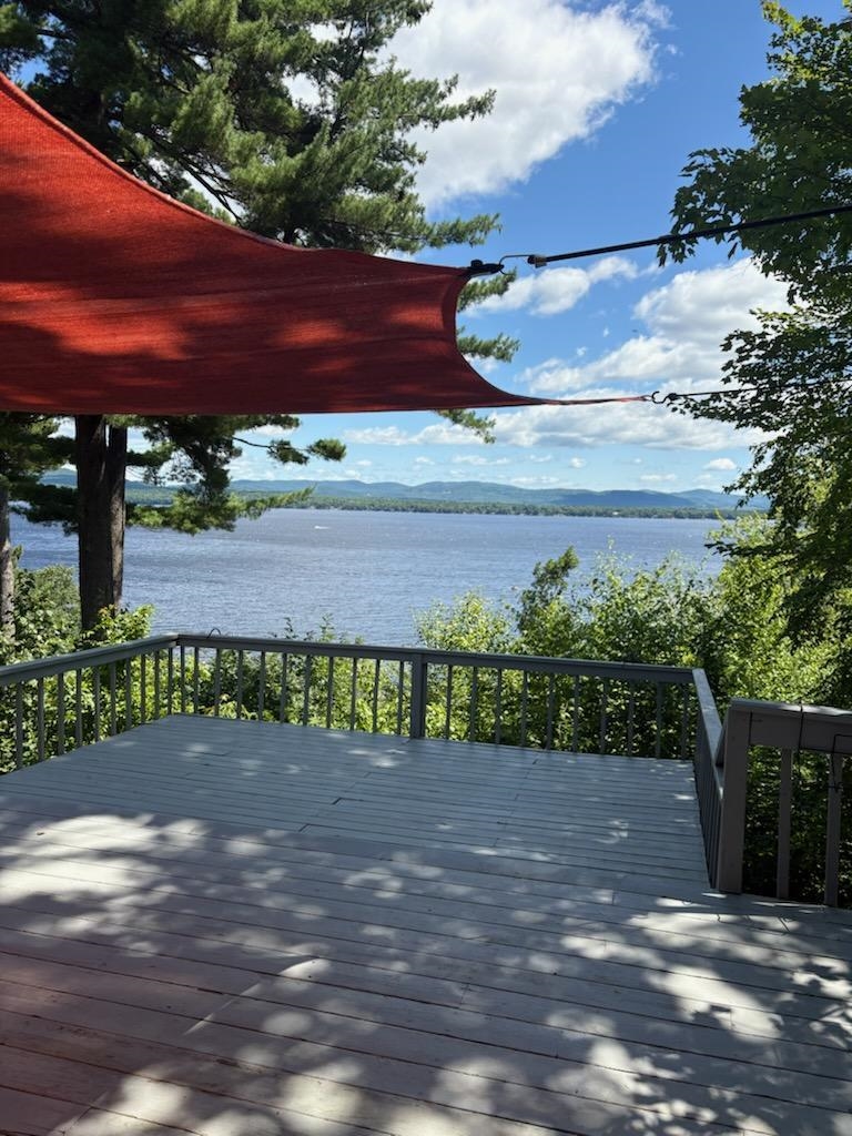 25 Bluffs Boulevard