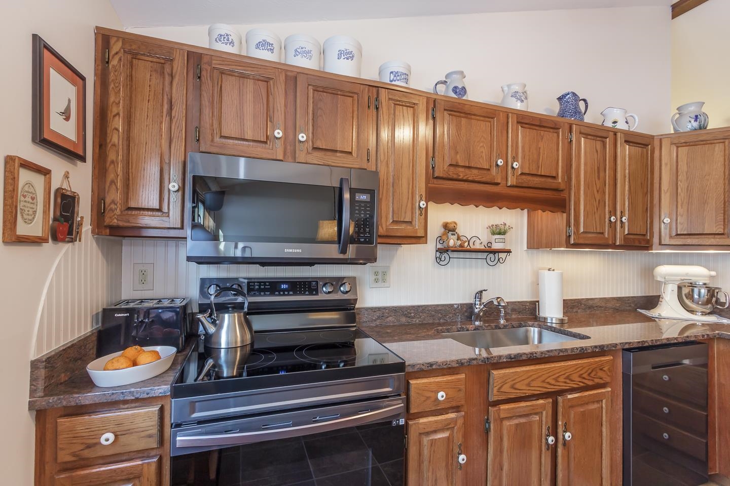 Derry, New Hampshire 03038, United States, 3 Bedrooms Bedrooms, ,2 BathroomsBathrooms,Residential,Active,96046