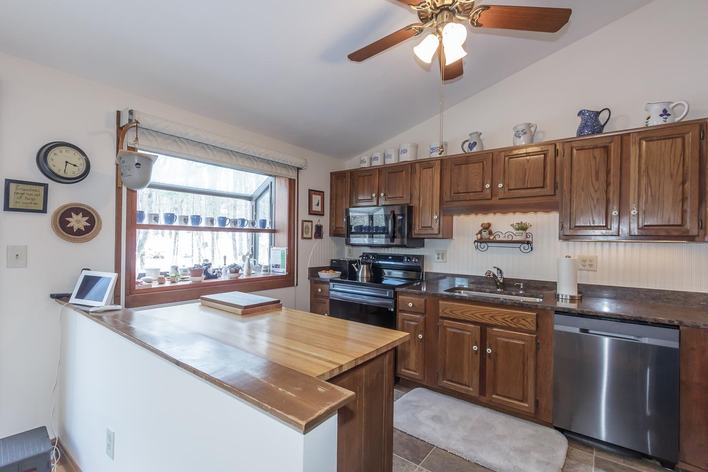 Derry, New Hampshire 03038, United States, 3 Bedrooms Bedrooms, ,2 BathroomsBathrooms,Residential,Active,96046