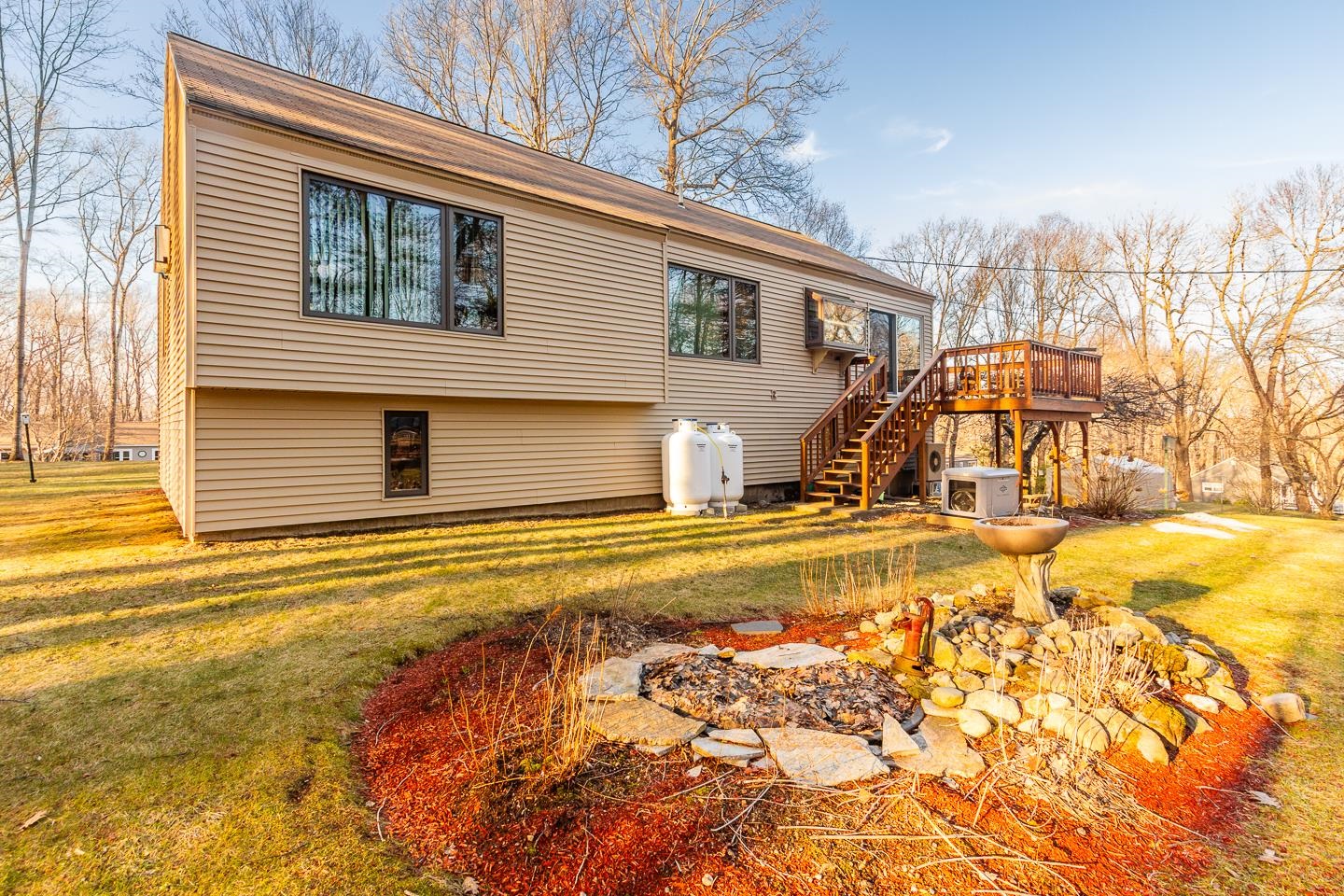 Derry, New Hampshire 03038, United States, 3 Bedrooms Bedrooms, ,2 BathroomsBathrooms,Residential,Active,96046