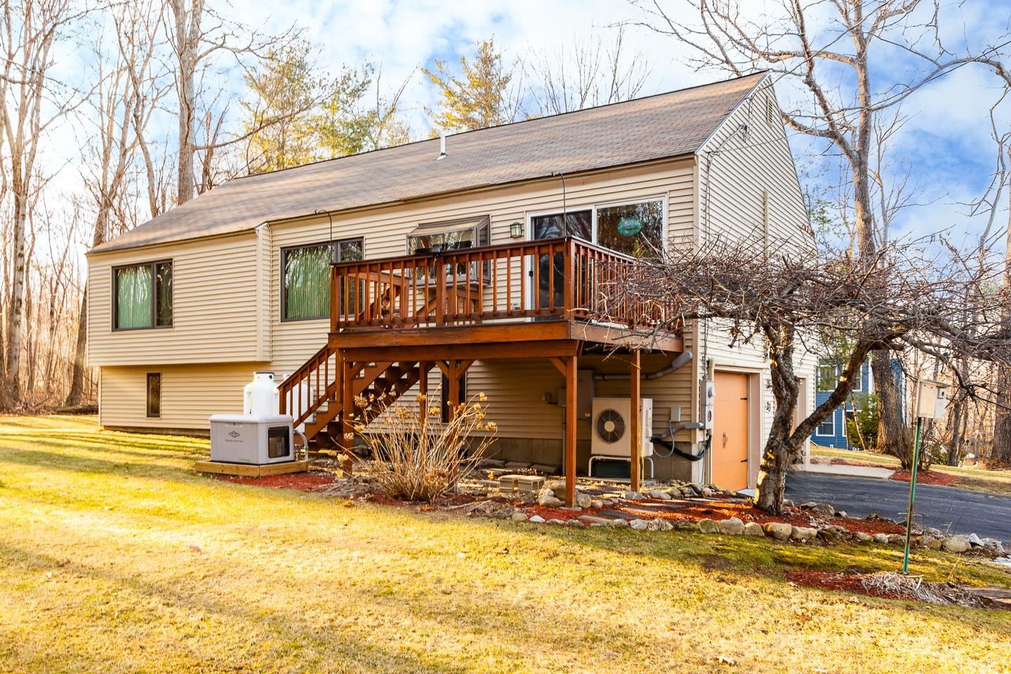 Derry, New Hampshire 03038, United States, 3 Bedrooms Bedrooms, ,2 BathroomsBathrooms,Residential,Active,96046