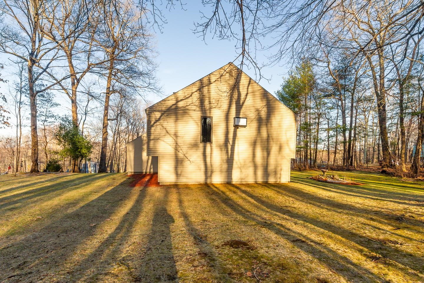 Derry, New Hampshire 03038, United States, 3 Bedrooms Bedrooms, ,2 BathroomsBathrooms,Residential,Active,96046