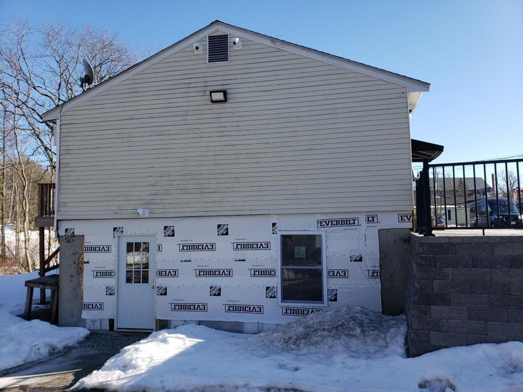 Photo of 29 Crystal Avenue #Lower Left, Derry, NH 03038 (MLS # 5031017)