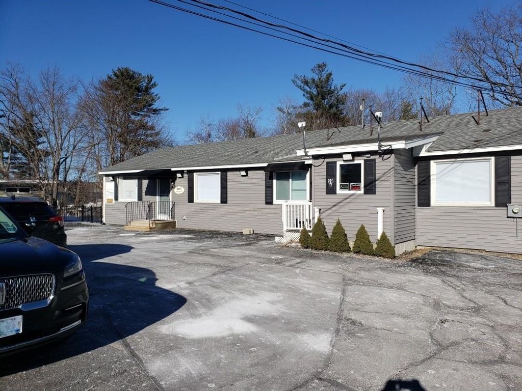 Photo of 29 Crystal Avenue #Lower Left, Derry, NH 03038 (MLS # 5031017)