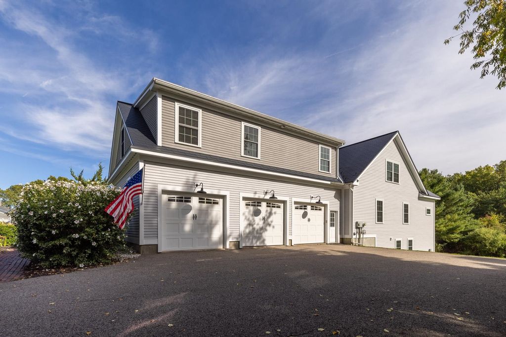 Photo of 19 Schooner Drive, Dover, NH 03820 (MLS # 5063885)