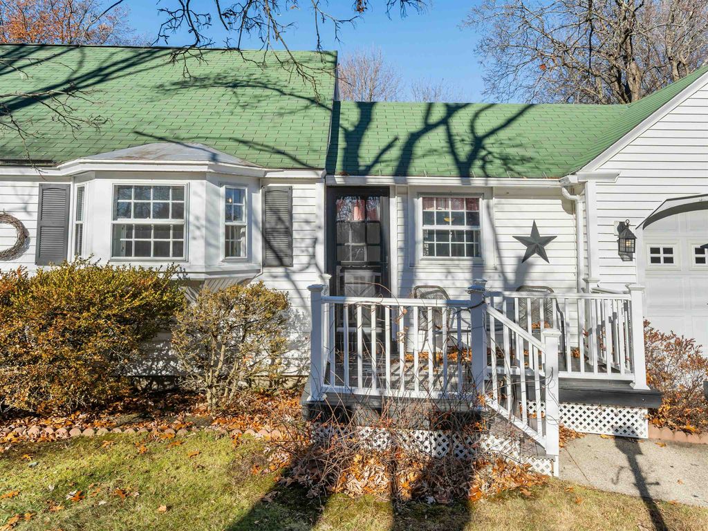 Photo of 31 Ashland Street, Nashua, NH 03064 (MLS # 5070184)