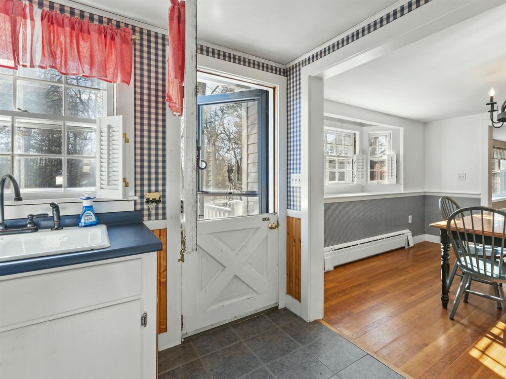 Photo of 31 Ashland Street, Nashua, NH 03064 (MLS # 5070184)