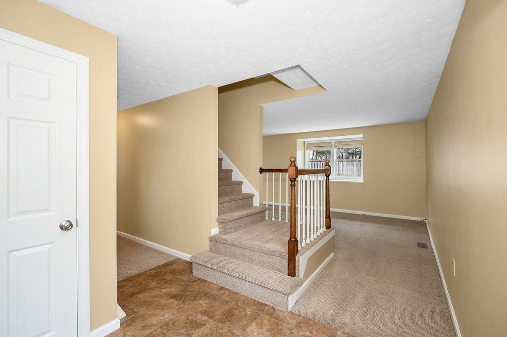 Photo of 8 Fitzpatrick Circle, Nashua, NH 03063 (MLS # 5082647)