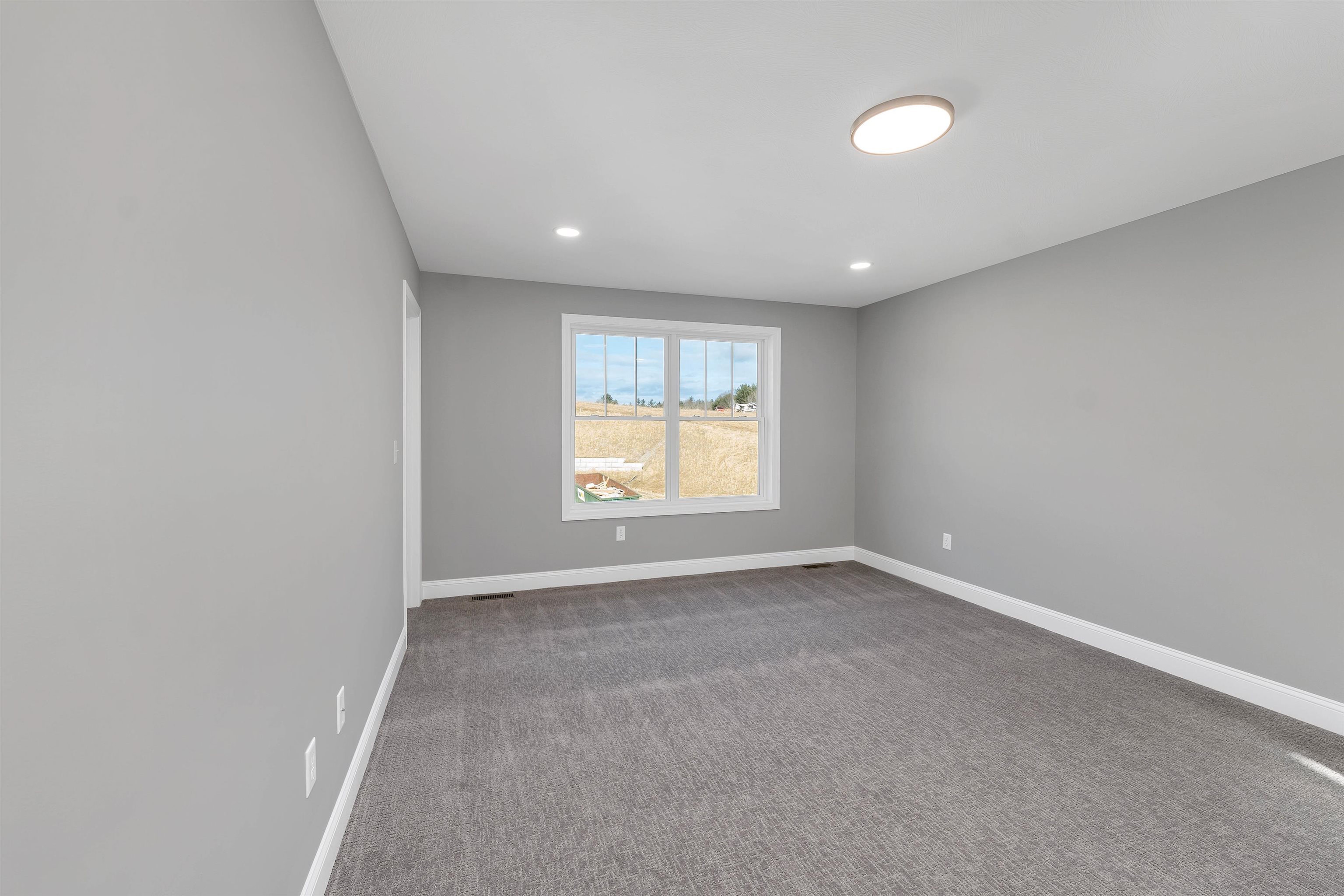 Concord, New Hampshire 03301, United States, 3 Bedrooms Bedrooms, ,3 BathroomsBathrooms,Residential,Active,117119