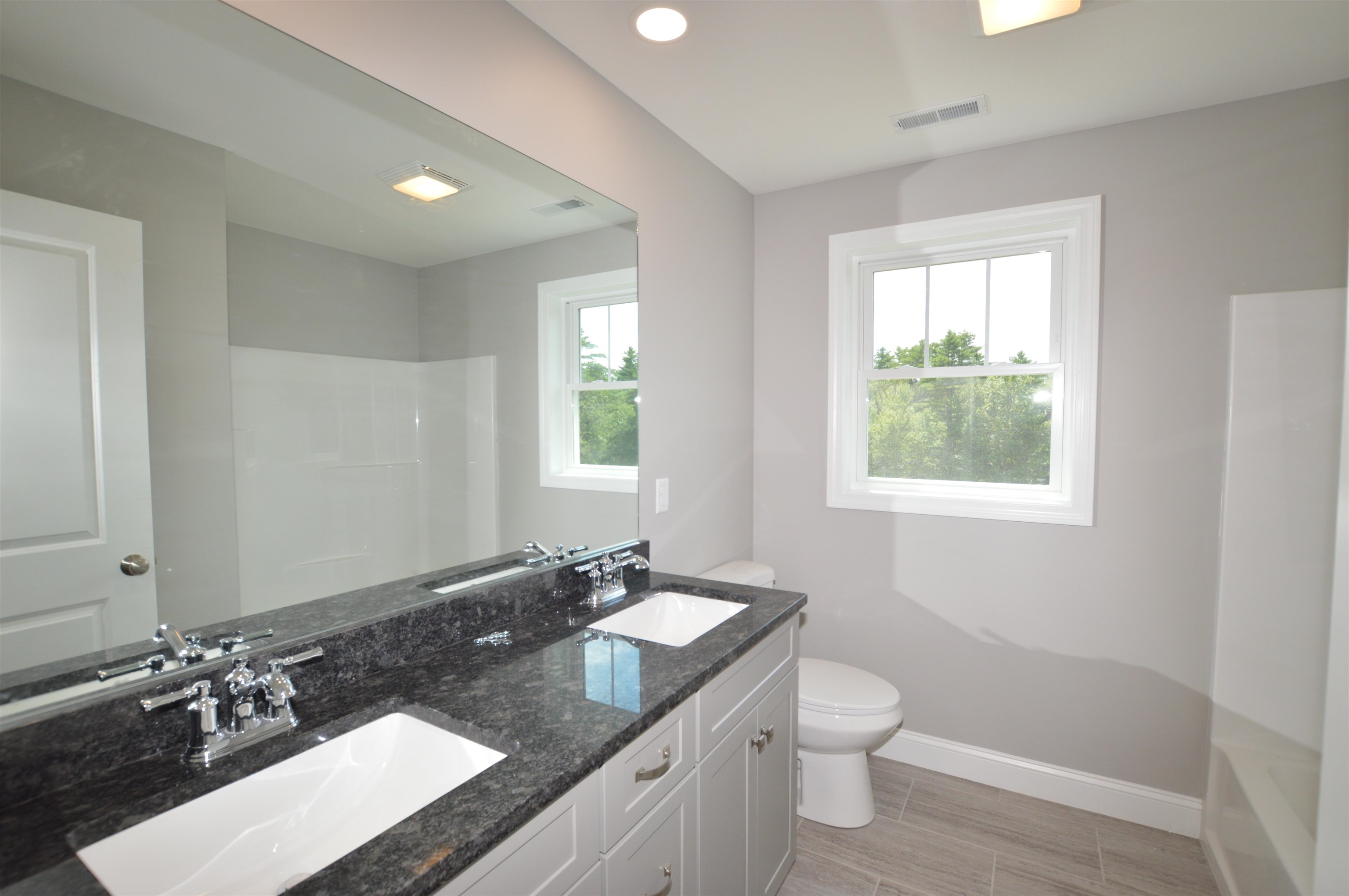 Concord, New Hampshire 03301, United States, 3 Bedrooms Bedrooms, ,3 BathroomsBathrooms,Residential,Active,117119