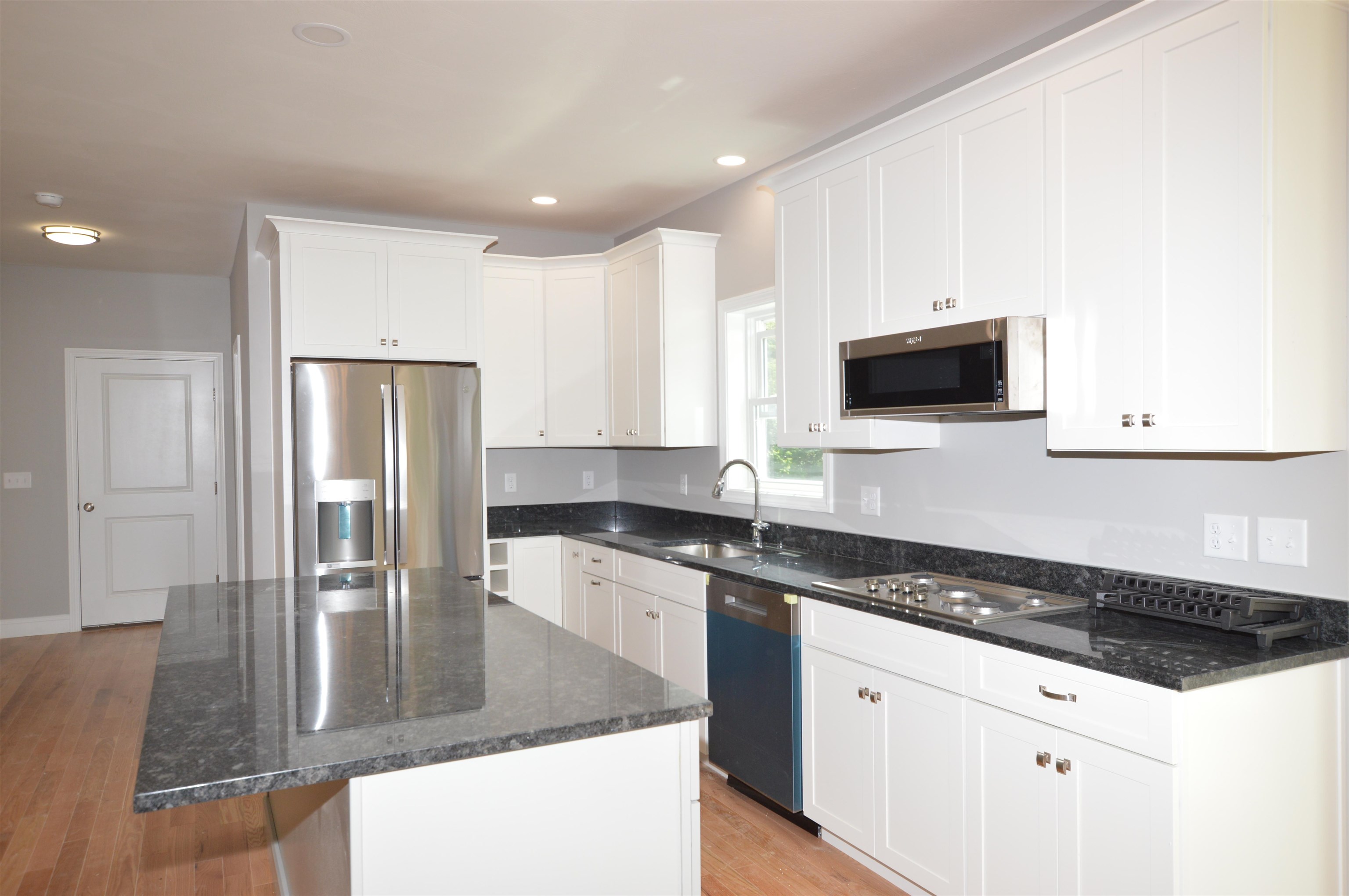 Concord, New Hampshire 03301, United States, 3 Bedrooms Bedrooms, ,3 BathroomsBathrooms,Residential,Active,117119