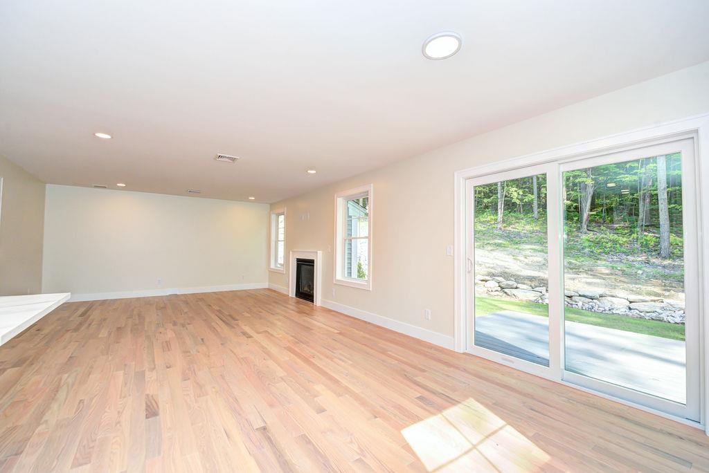 Hudson, New Hampshire 03051, United States, 3 Bedrooms Bedrooms, ,2 BathroomsBathrooms,Residential,Active,151696