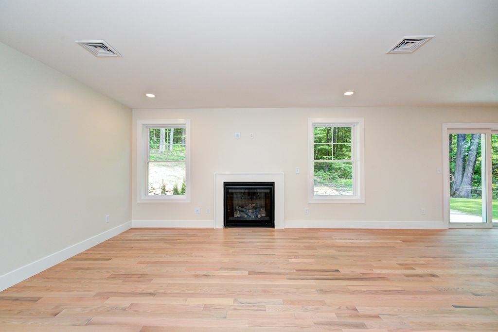 Hudson, New Hampshire 03051, United States, 3 Bedrooms Bedrooms, ,2 BathroomsBathrooms,Residential,Active,151696