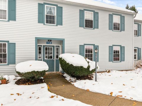 Photo of 19 Twin Oaks Terrace, South Burlington, VT 05403 (MLS # 5069656)