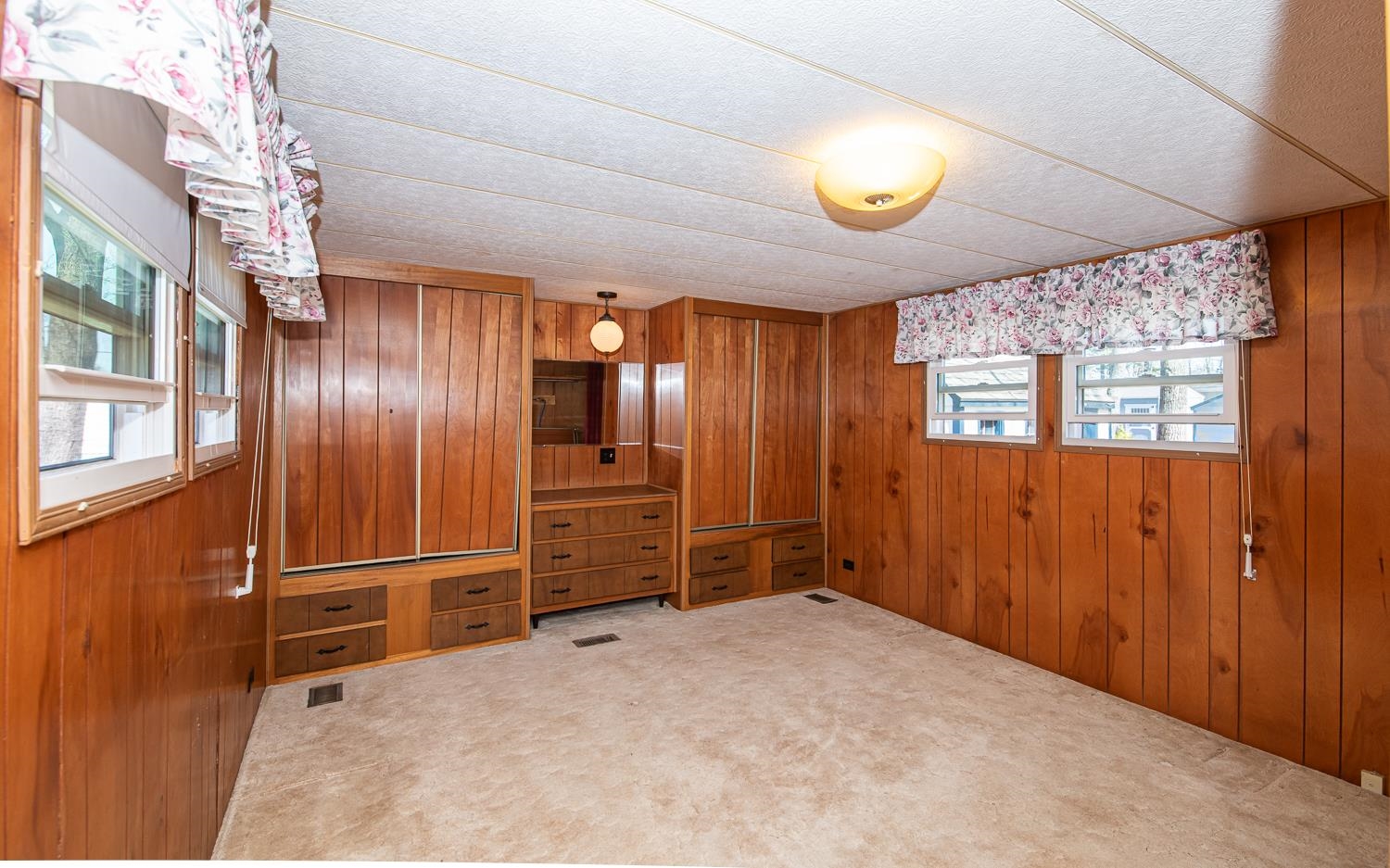 Exeter, New Hampshire 03833, United States, 2 Bedrooms Bedrooms, ,1 BathroomBathrooms,Residential,Active,166914