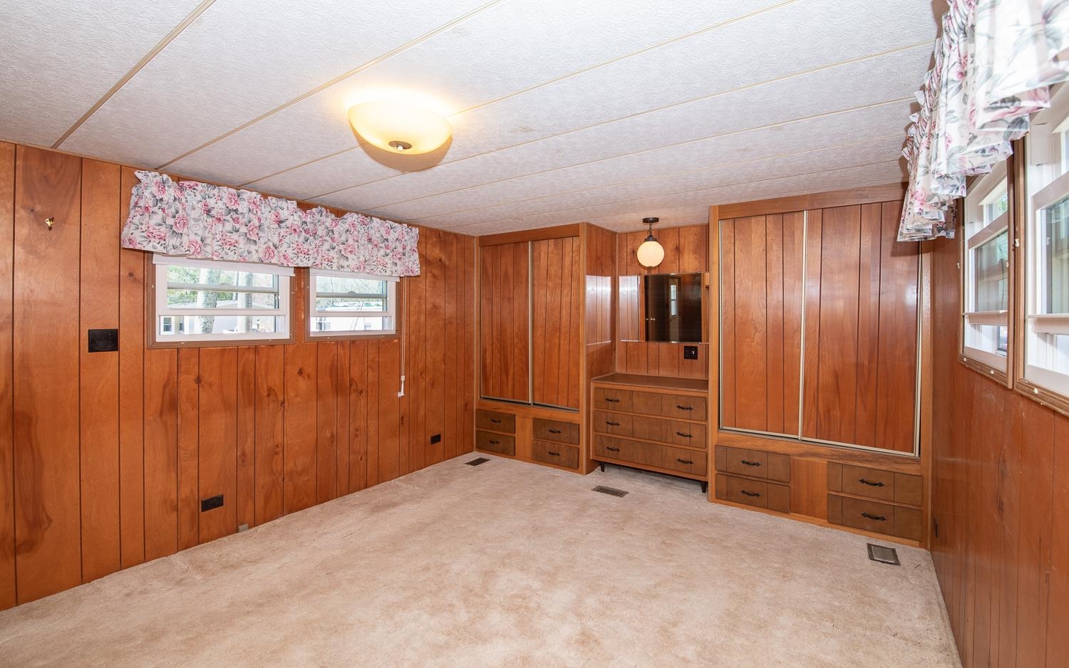 Exeter, New Hampshire 03833, United States, 2 Bedrooms Bedrooms, ,1 BathroomBathrooms,Residential,Active,166914