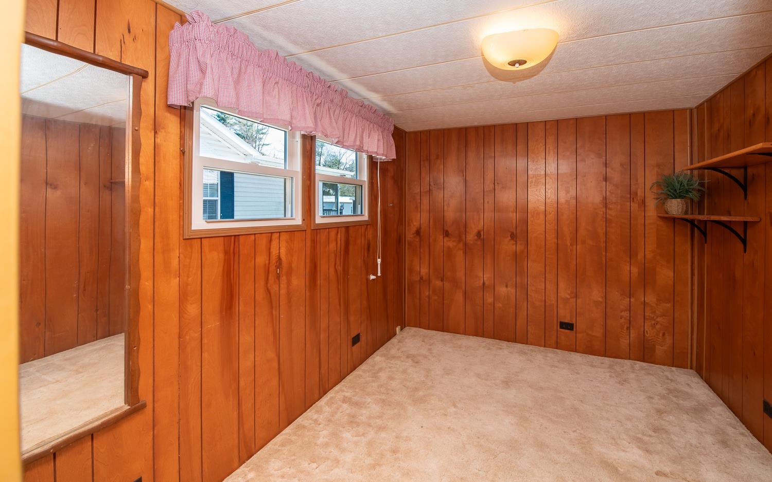 Exeter, New Hampshire 03833, United States, 2 Bedrooms Bedrooms, ,1 BathroomBathrooms,Residential,Active,166914