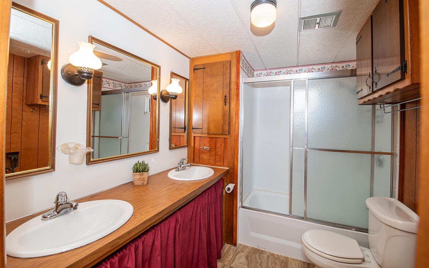 Exeter, New Hampshire 03833, United States, 2 Bedrooms Bedrooms, ,1 BathroomBathrooms,Residential,Active,166914