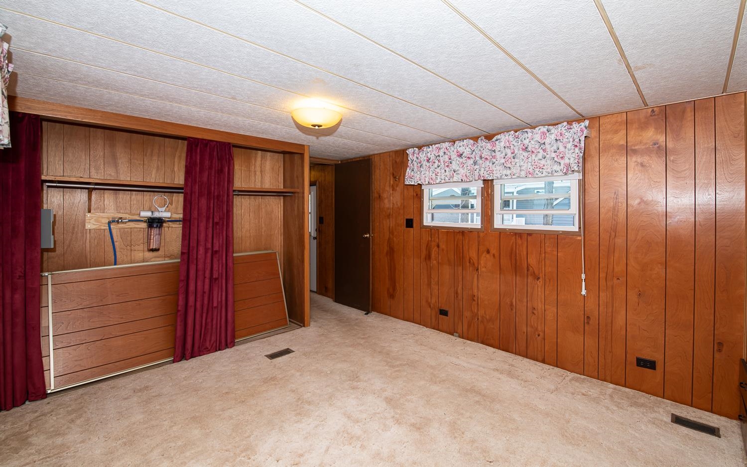 Exeter, New Hampshire 03833, United States, 2 Bedrooms Bedrooms, ,1 BathroomBathrooms,Residential,Active,166914