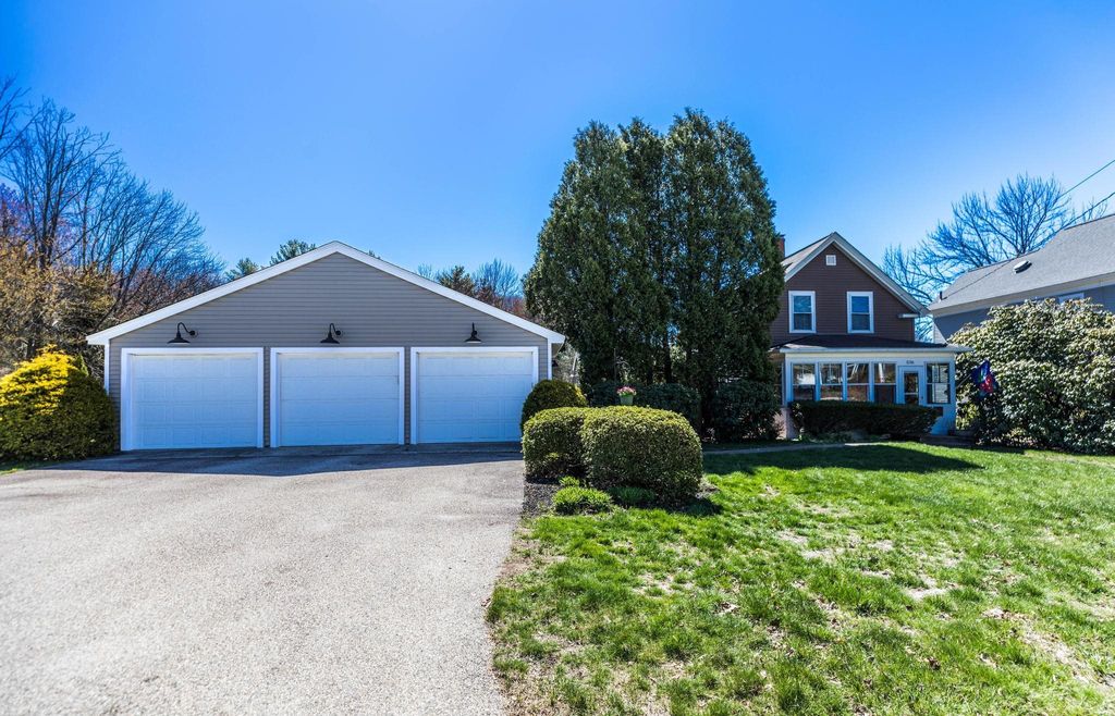 Photo of 536 Middle Road, Portsmouth, NH 03801 (MLS # 5085874)